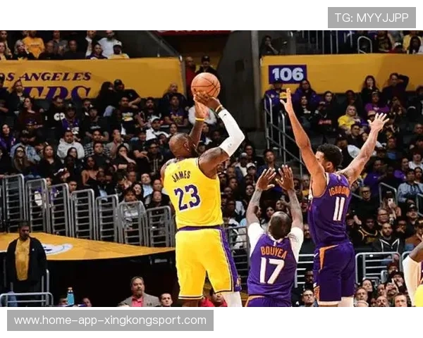 詹姆斯组织反击，湖人快速拉开分差